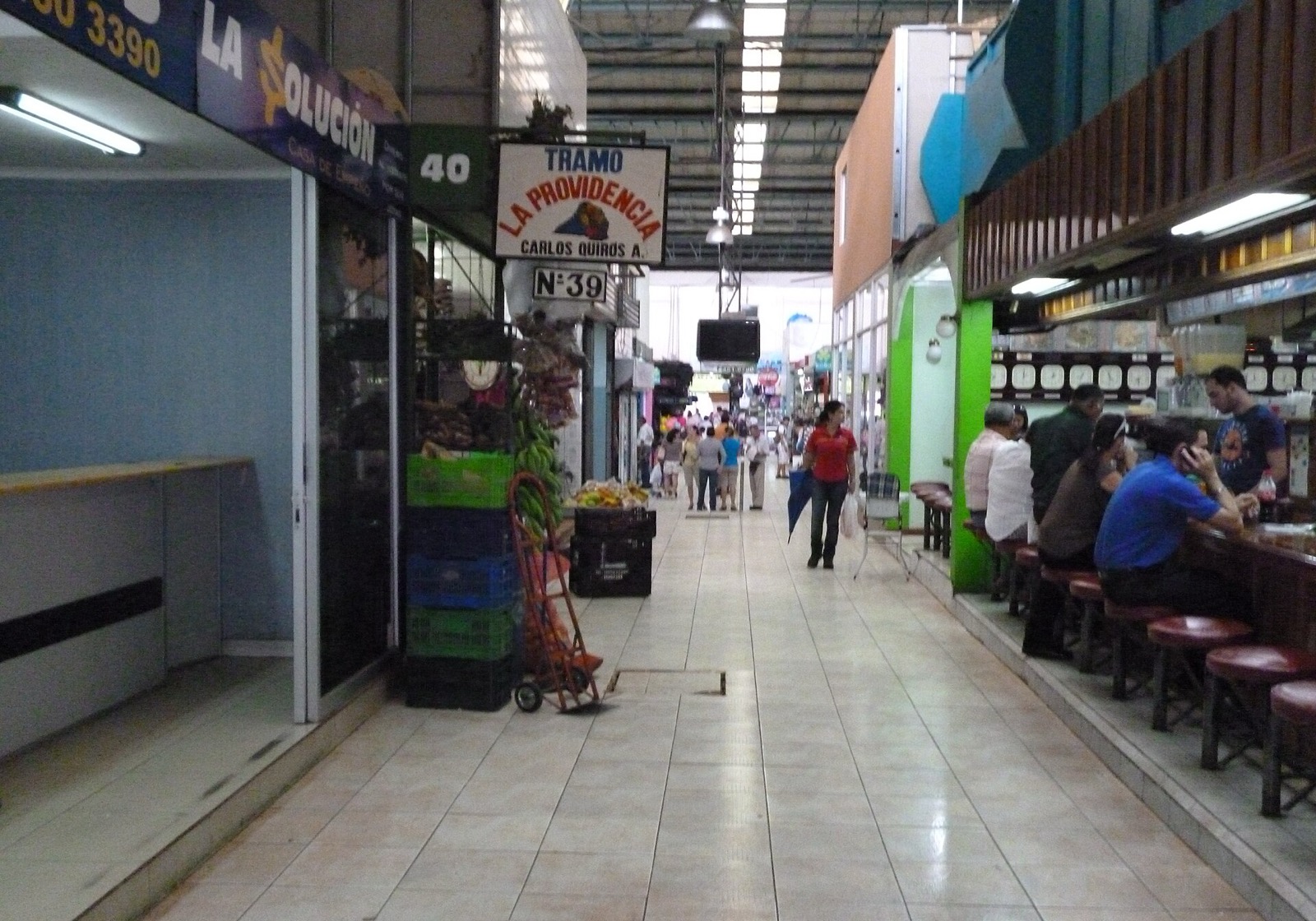 Pasillo del mercado municipal de Ciudad Quesada con el tramo 40